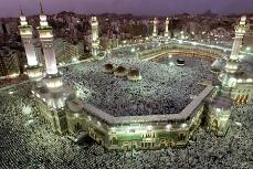 The Grand Mosque in Mecca becomes very crowded around the time of the Hajj ()