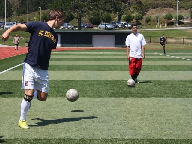 Skyline soccer players warm up for practice. (Roxanne Wahab)