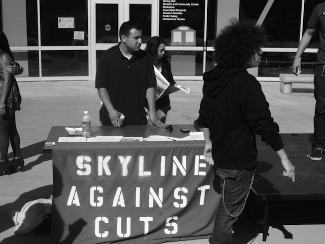 Students Against the Cuts volunteers man a booth. (Will Nacouzi)