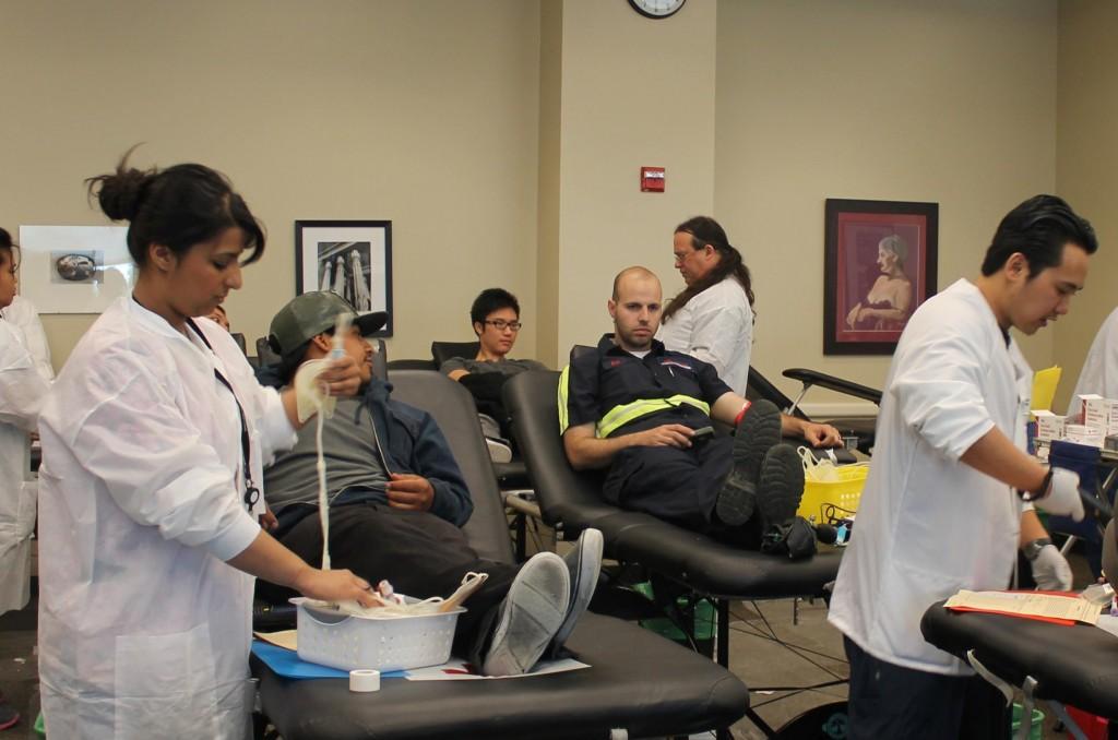 Volunteers help to draw blood from students. (Renee Abu-Zaghibra)