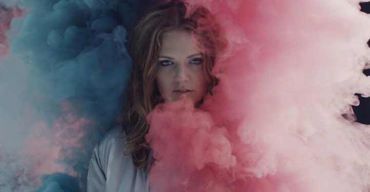 Tove Lo performs “Not on Drugs” in music video.