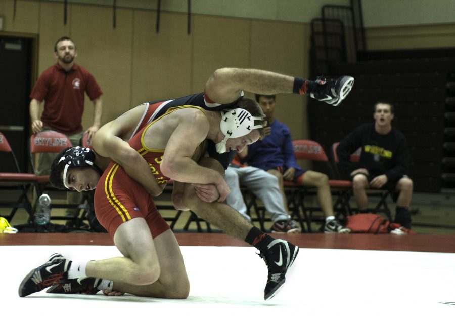 Anthony Andgrighetto elevates a single leg late in the third period against Fresno City College.