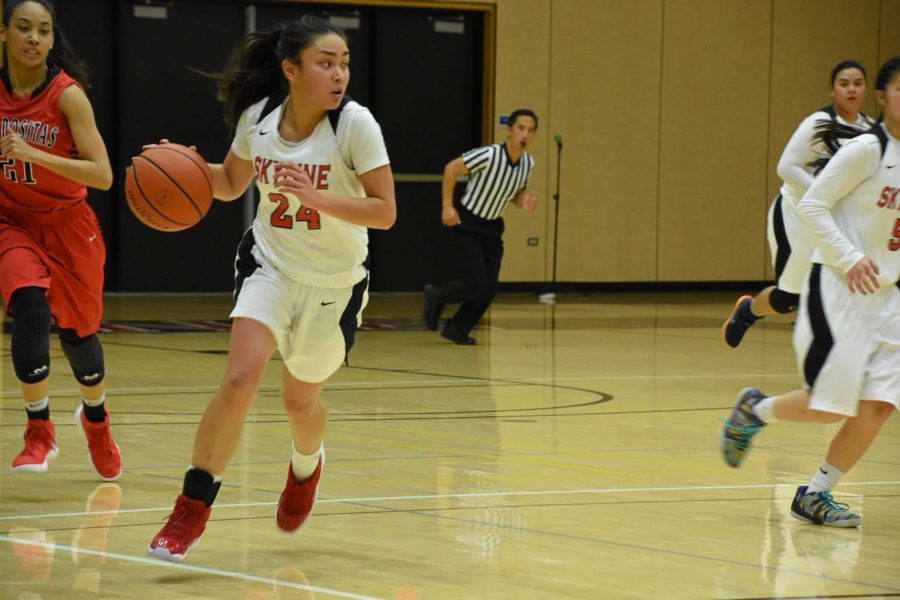 Giselle Mahinay driving the ball forward. 