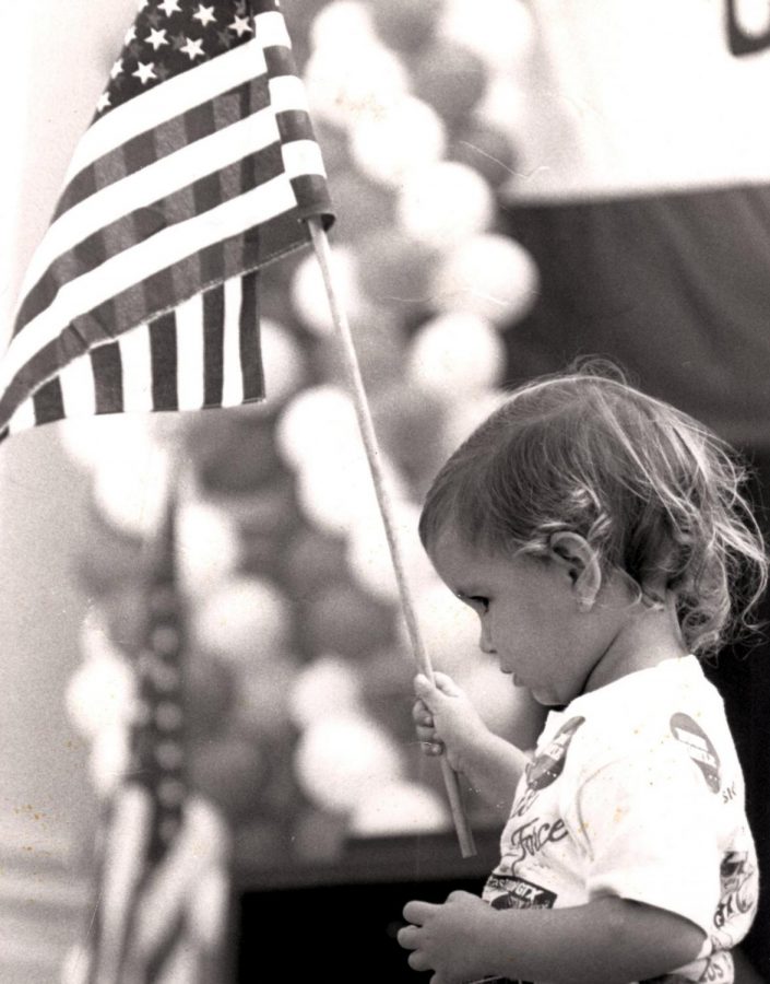 hand-black-and-white-white-celebration-symbol-flag-757430-pxhere.com