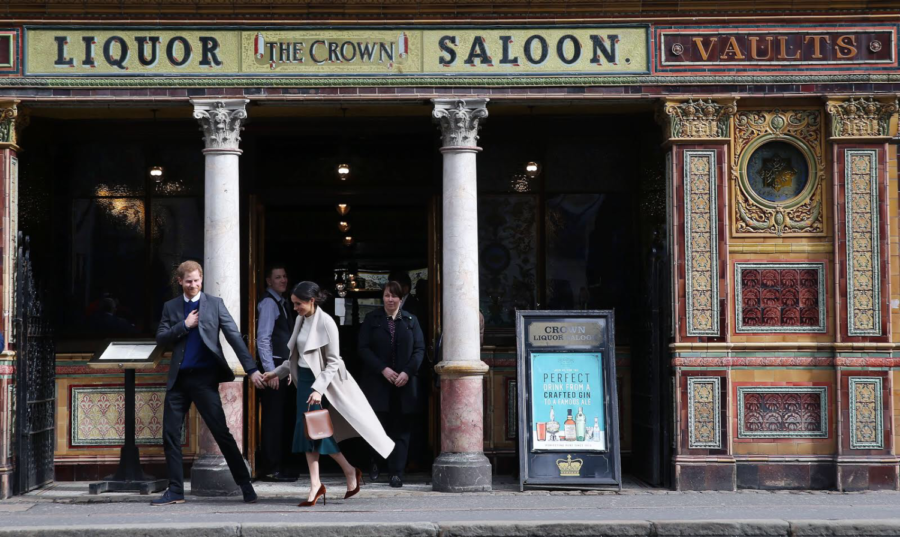 Prince Harry and Ms. Markle visit Belfast’s Crown Liquor Saloon