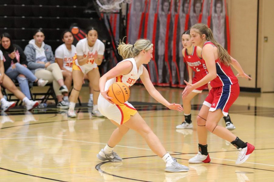 Mali Ennis makes offensive play against Siskiyous Friday Nov. 18 at Skyline College.